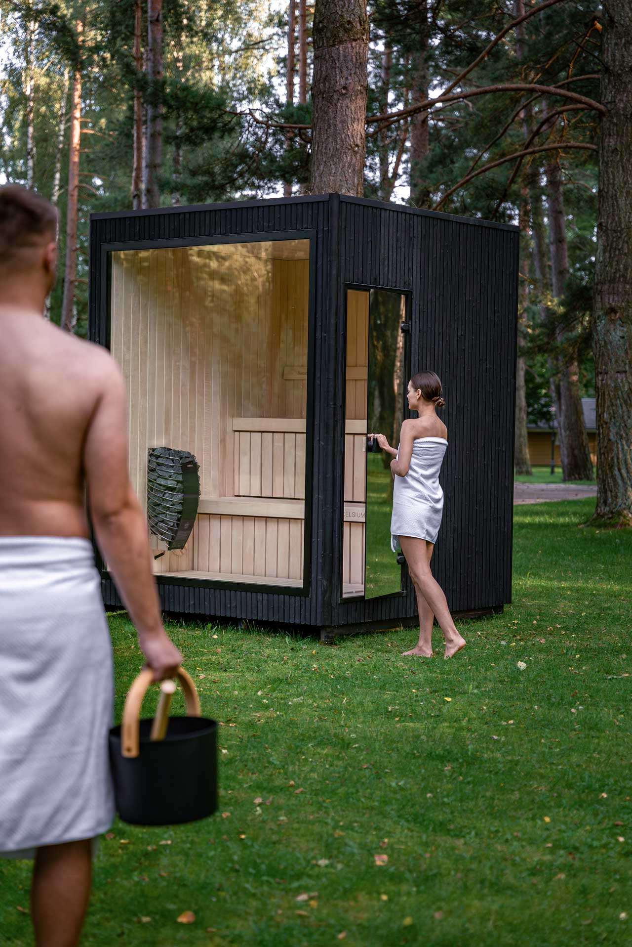 Celsium Jonas Classic 4 Person Outdoor Sauna - Image 4