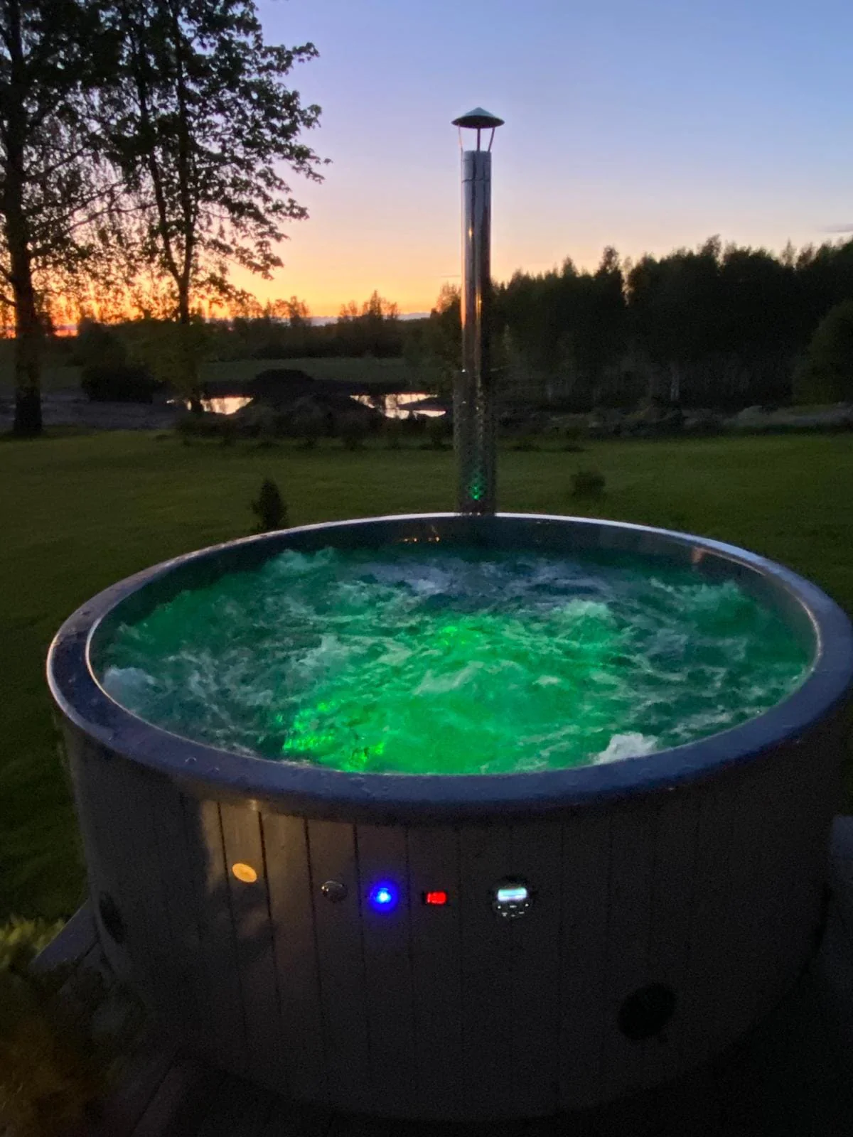 Deluxe Wood Fired 6 Person Hot Tub with Integrated Heater - Image 5