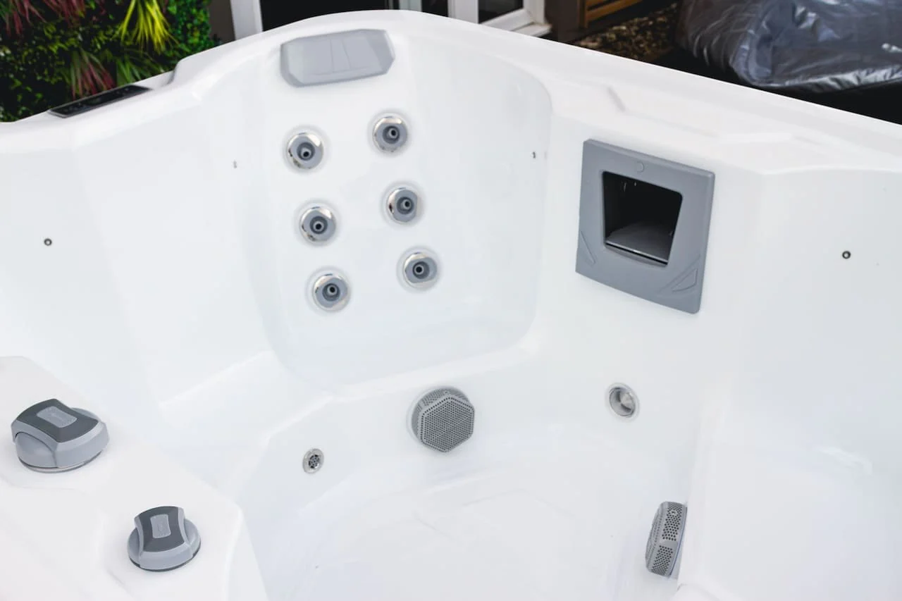 Equinox EQ130 Lite 4 Person Hot Tub 13 Amp - Image 15