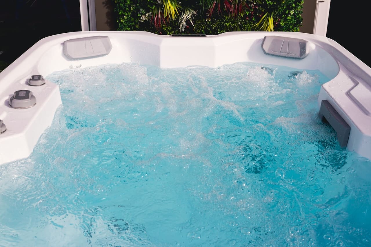 Equinox EQ130 Lite 4 Person Hot Tub 13 Amp - Image 22