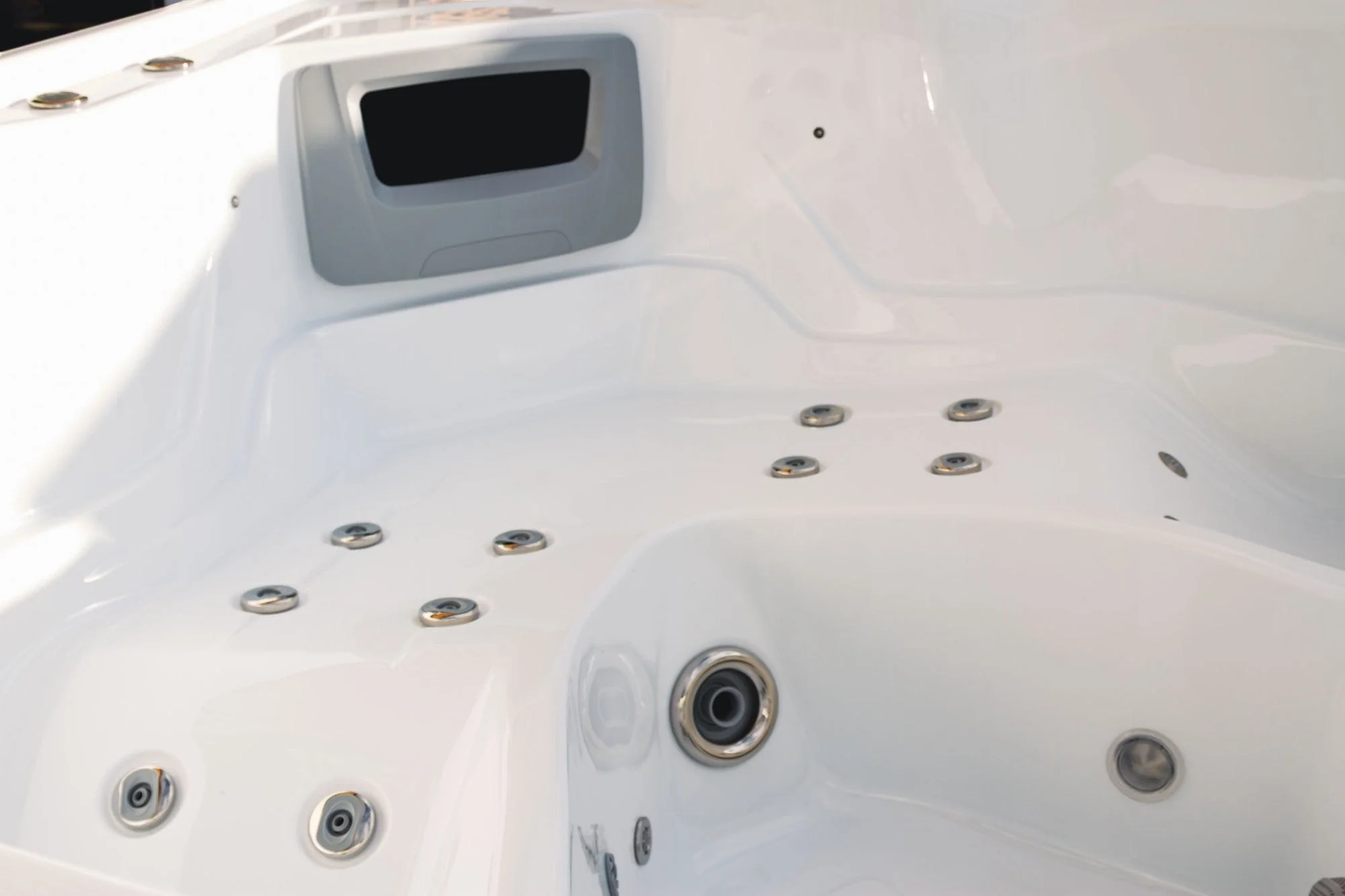 Equinox EQ570 Pro 5 Person Hot Tub 32 Amp - Image 10