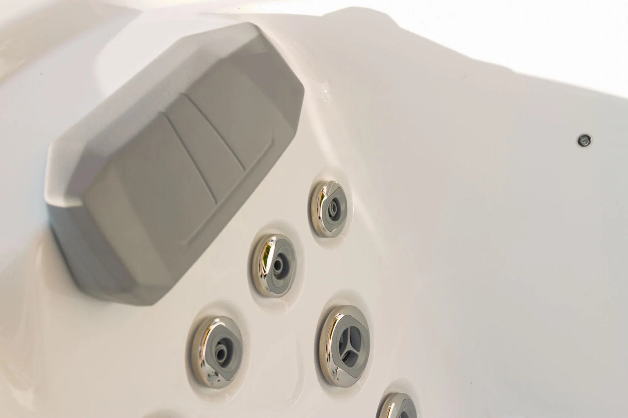 Equinox EQ570 Pro 5 Person Hot Tub 32 Amp - Image 11