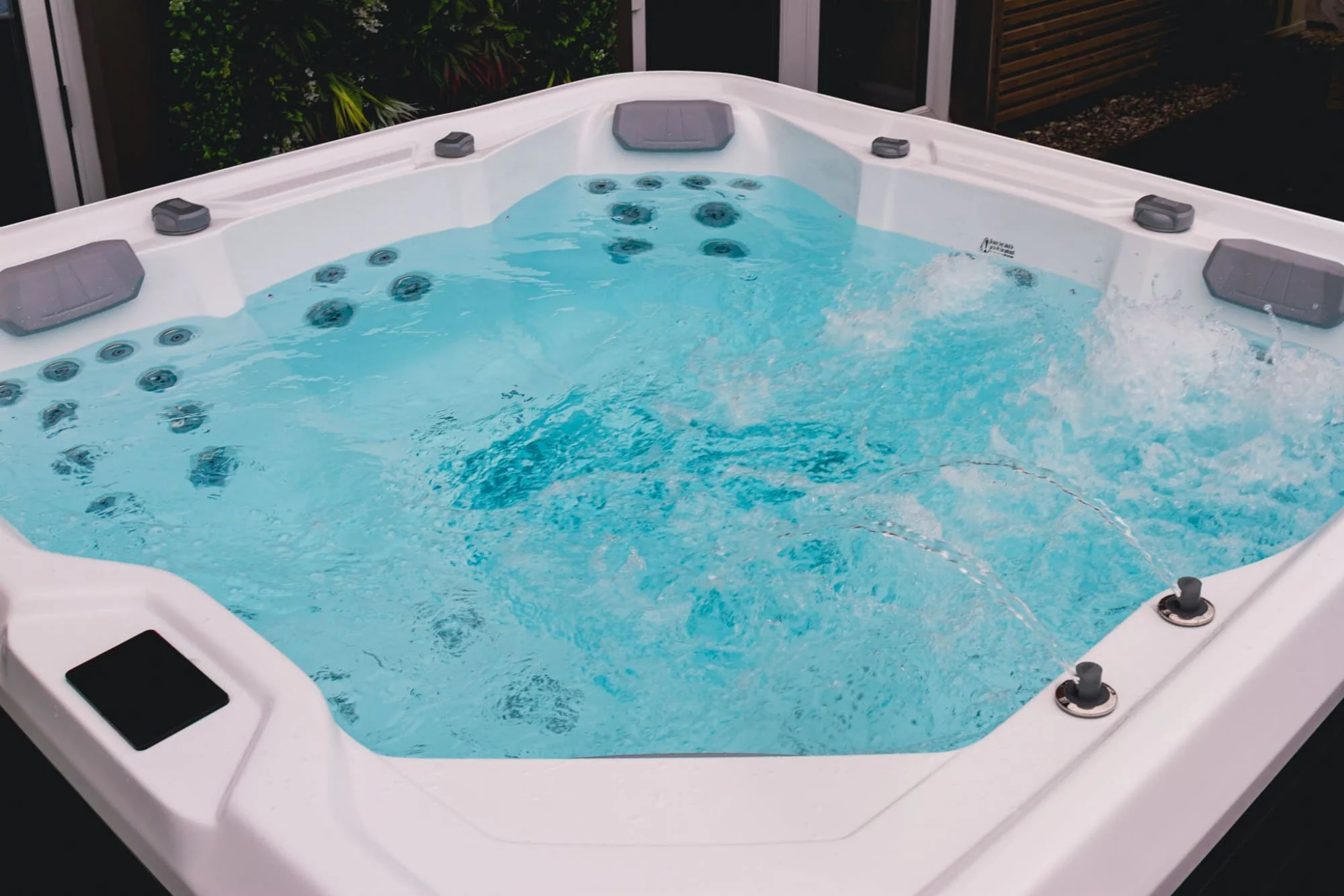 Equinox EQ570 Pro 5 Person Hot Tub 32 Amp - Image 16