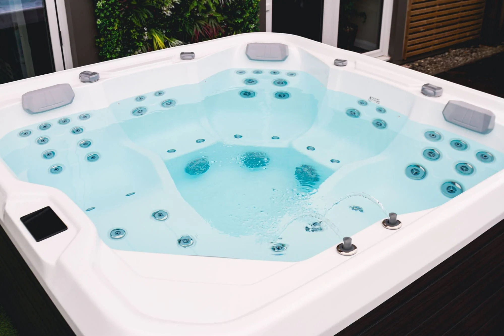 Equinox EQ570 Pro 5 Person Hot Tub 32 Amp - Image 22
