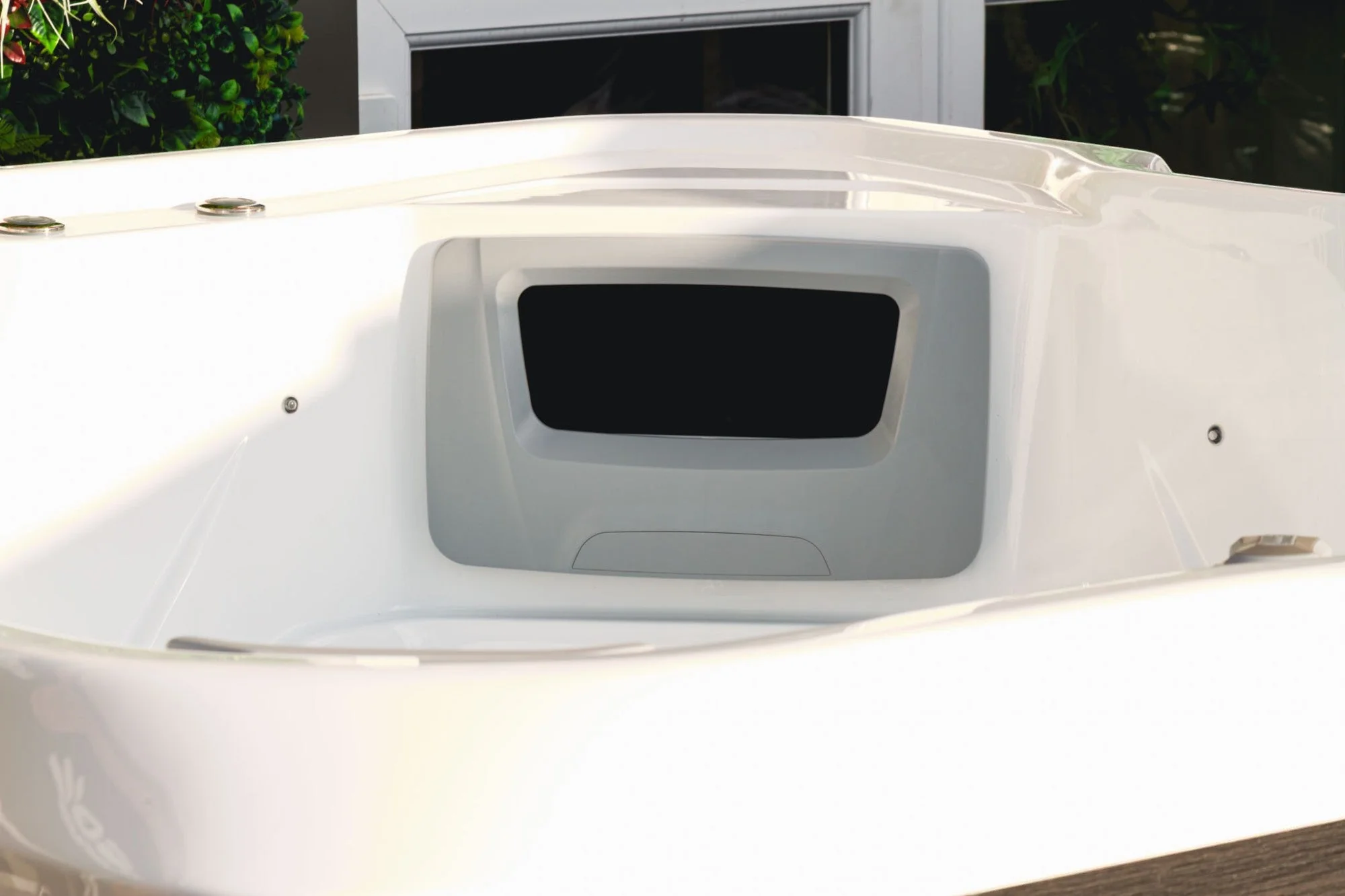 Equinox EQ570 Pro 5 Person Hot Tub 32 Amp - Image 7
