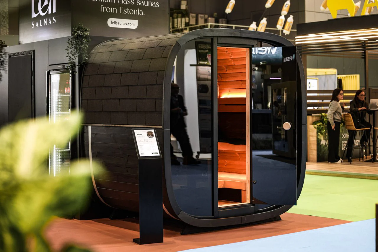 Leil® Black Cube Premium 4-6 Person Outdoor Sauna Kit - Image 6