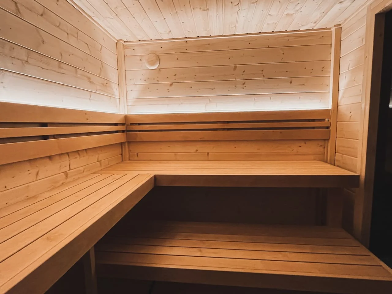 Leil® Patio S 4-5 Person Outdoor Sauna - Image 4
