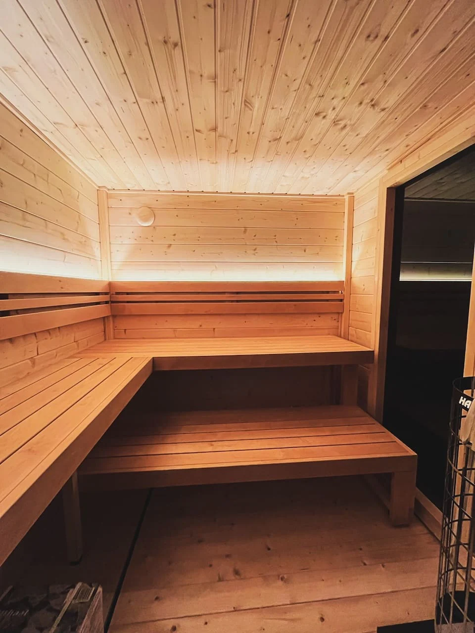 Leil® Patio S 4-5 Person Outdoor Sauna - Image 5