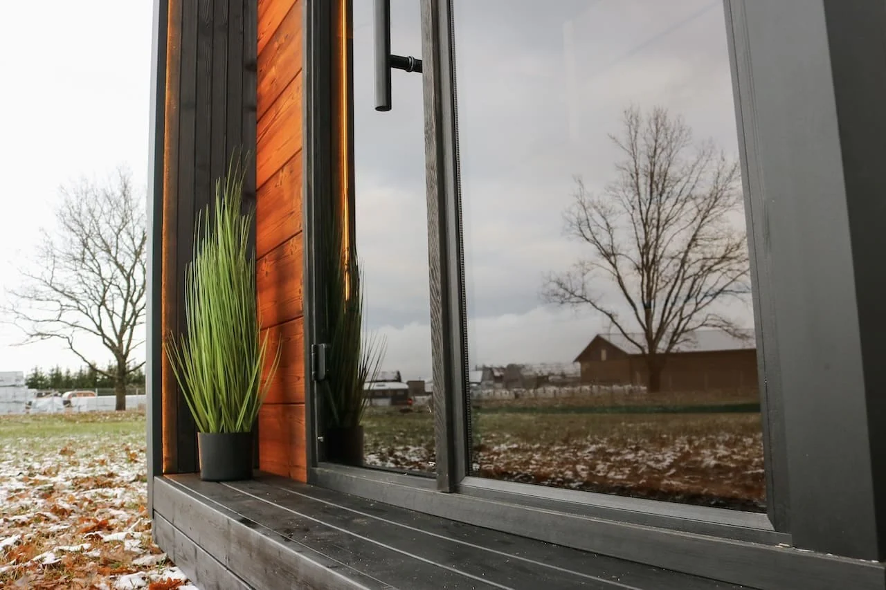 Leil® Primo Corner 4 Person Outdoor Sauna - Image 4
