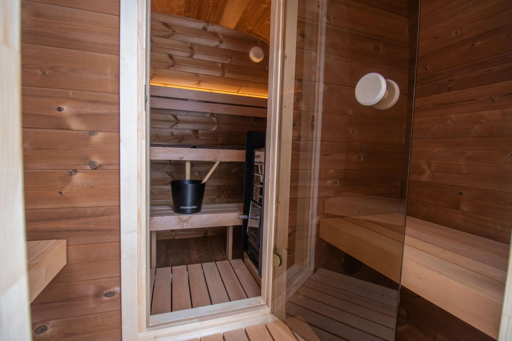 Leil® Dice Dual 4 Person Sauna with Changing Room - Image 15