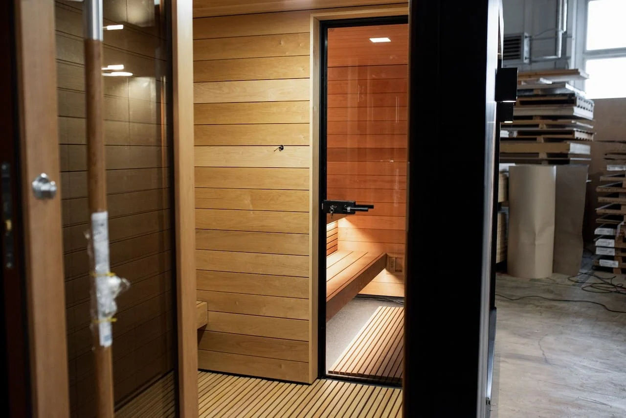 Saunum AirCube Double Outdoor Sauna 5 Seater with Changing Room - Image 9