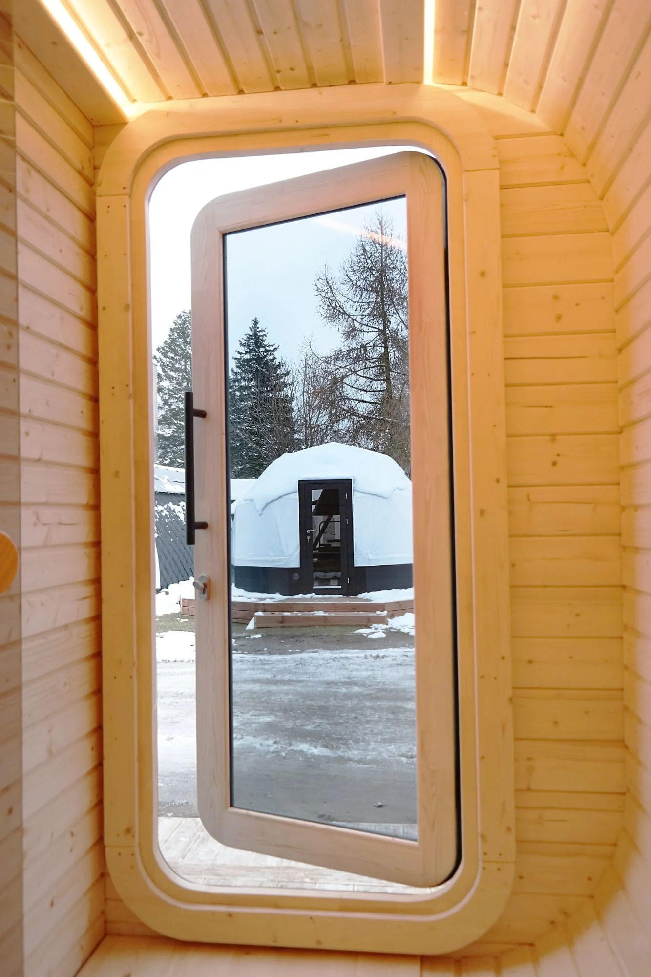 Viking Industrier Luna Outdoor Sauna With Changing Room - Image 12