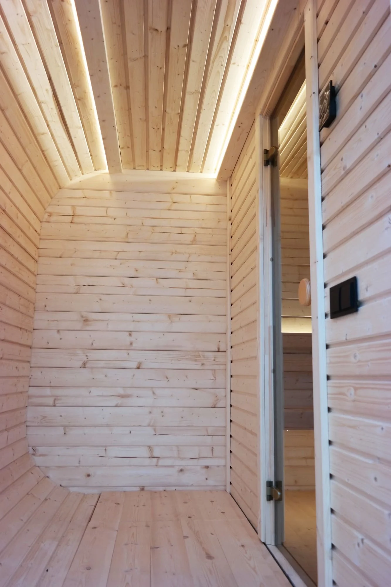 Viking Industrier Luna Outdoor Sauna With Changing Room - Image 8