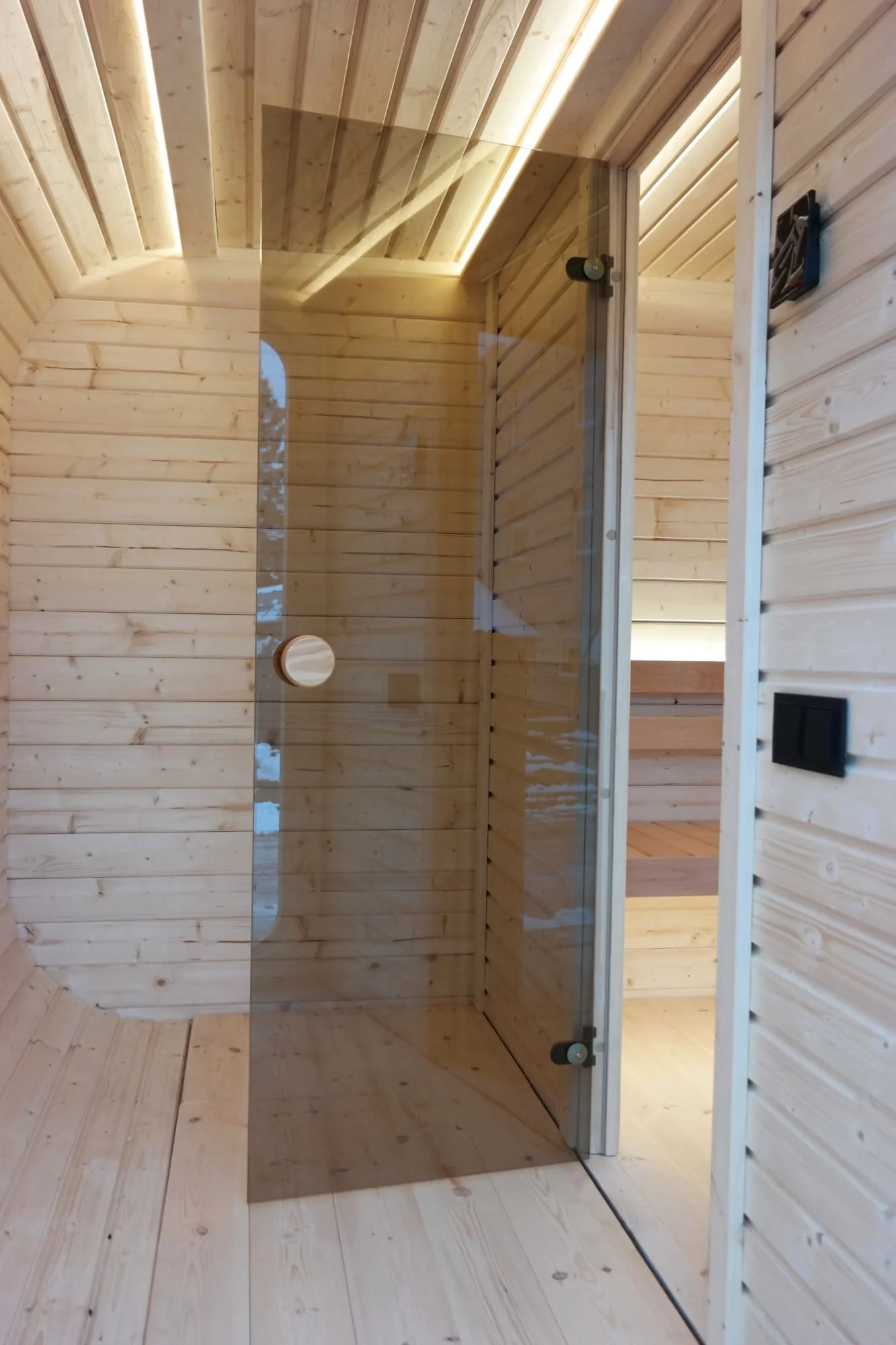Viking Industrier Luna Outdoor Sauna With Changing Room - Image 9