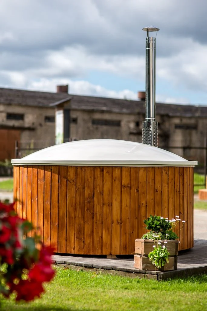 Viking Industrier Wood Burning 6 Person Hot Tub with Integrated Heater - Image 4